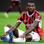 AGGIORNAMENTO IMPORTANTE SUGLI INFORTUNI: l’attaccante del Milan, Rafael Leao, ha ANNUNCIATO un periodo di riposo a causa di un INFORTUNIO alla coscia subito nell’ultima partita della squadra contro il Verona. Sono stati resi pubblici i RISULTATI delle sue visite mediche.